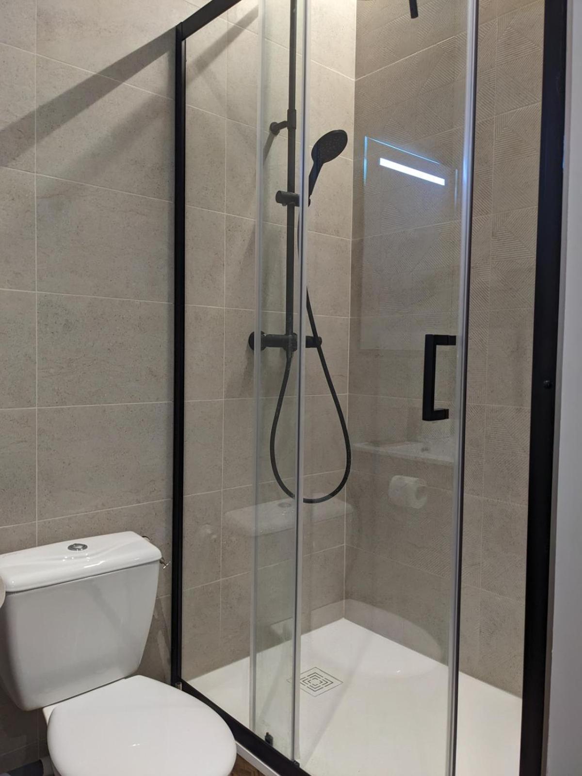 Le 12 Wifi Cosy Parking 3 Daire Saint-Etienne  Dış mekan fotoğraf